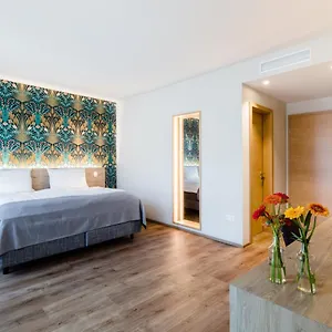 hotel-martha.luxembourghotelsguide.com/